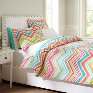 Pottery Barn Teen Zig n Zag full/queen duvet set